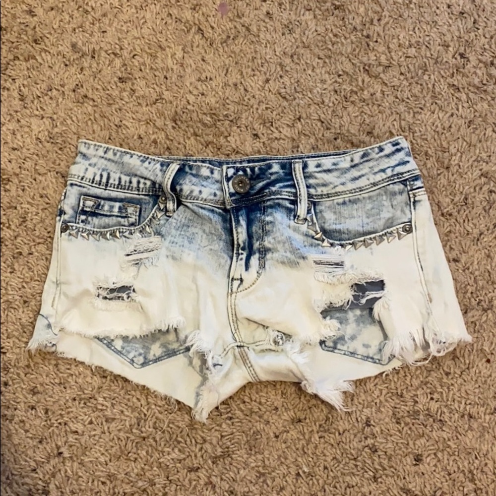 Low rise, ripped short shorts by BULLHEAD